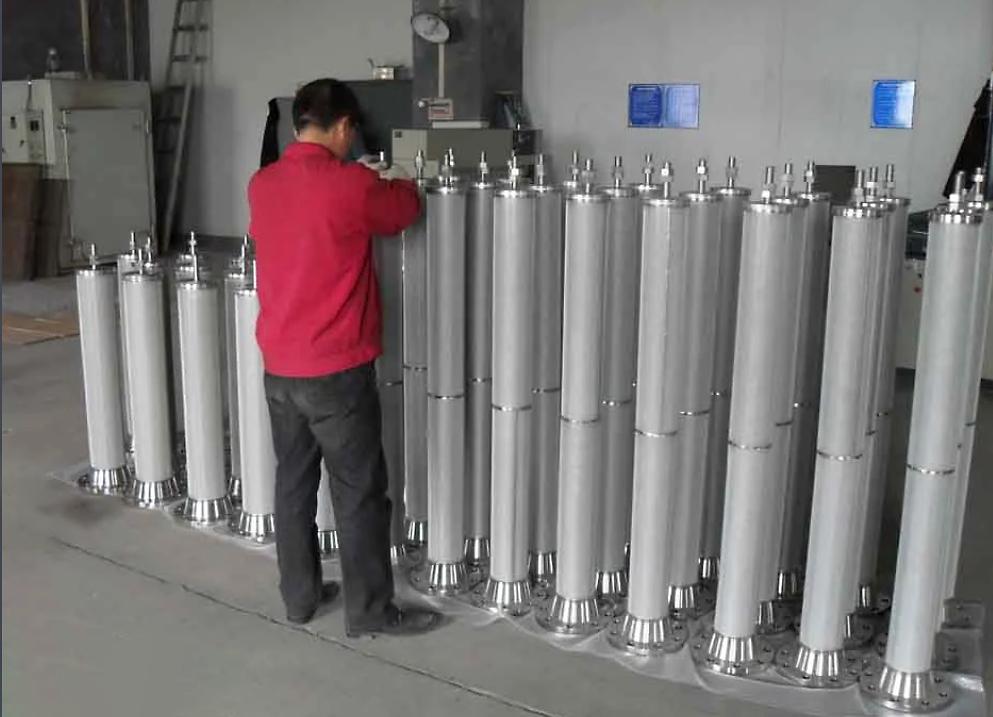 Five layer stainless steel sintered mesh filter element